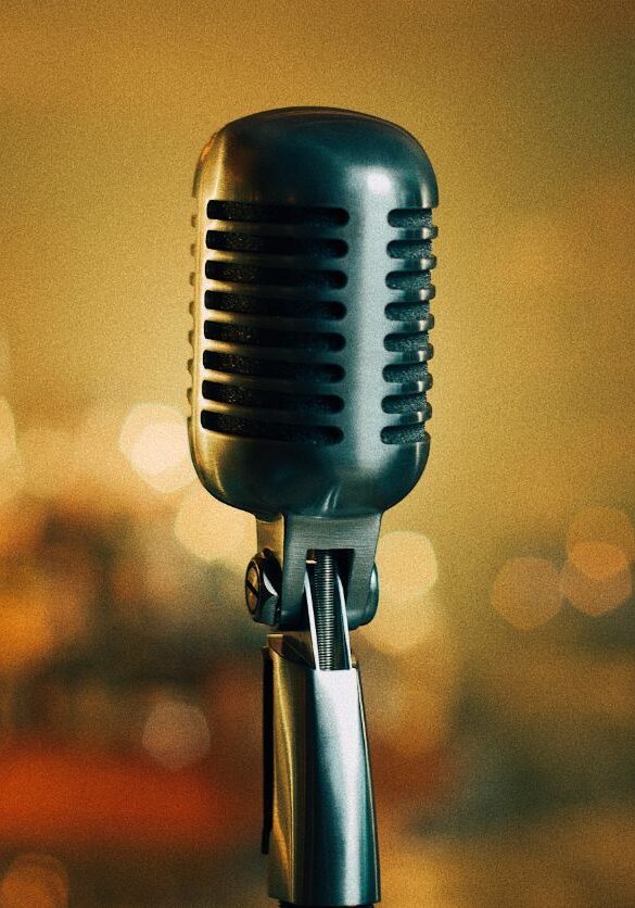 A microphone is on the stand in front of blurry lights.